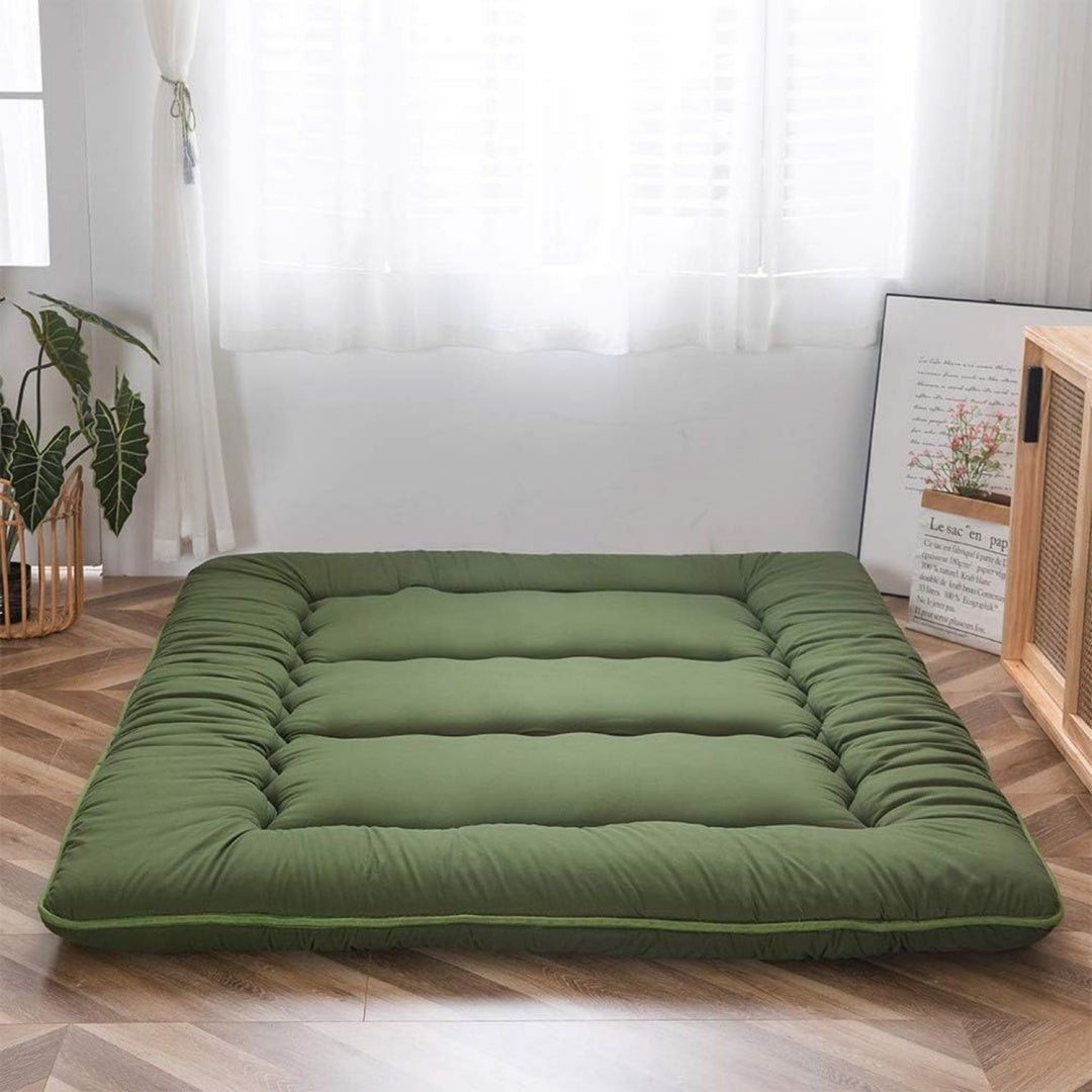 maxyoyo japanische futon matratze gestepptes tatami matte futonmatratze klappmatratze fuer boden- und gaestenutzung falt- und rollbar fuer einfache auch fuer camping geeignet gruen 135x190cm